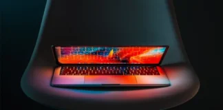 Kuinka käyttää kannettavan tietokoneen kaksoisnäyttöä selitetään