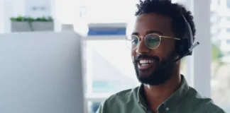 Mitä eroa on monauraalisten ja binauraalisten kuulokkeiden välillä?