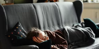 Kuinka monta laitetta voidaan liittää yhteen Roku-tiliin?