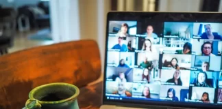 Zoom-kokouksen lähettäminen televisioon