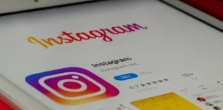 Kuinka jakaa postaus Instagram-tarinaan