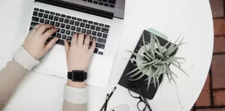 Miten Google Docsissa otetaan käyttöön tumma tila?